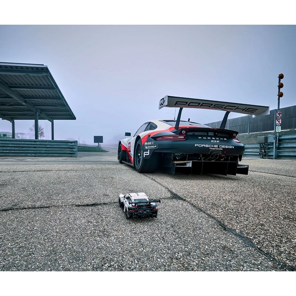 Продукт LEGO Technic - Porsche 911 RSR - 0 - BG Hlapeta
